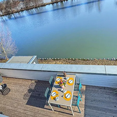 1 Bedroom Awesome In Apartment