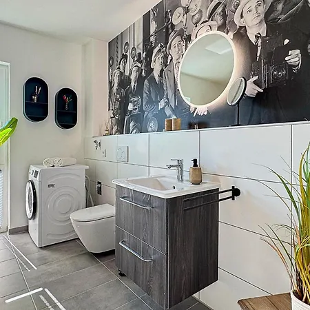 1 Bedroom Awesome In Διαμέρισμα *