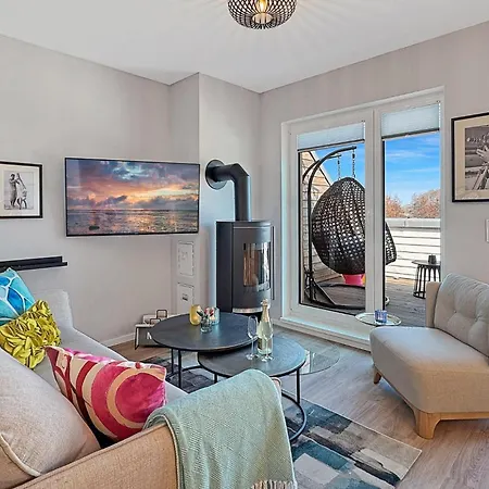 1 Bedroom Awesome In شقة *